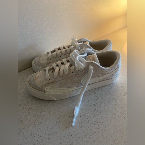 Brand new Nike Shoes - Picture 1 of 3